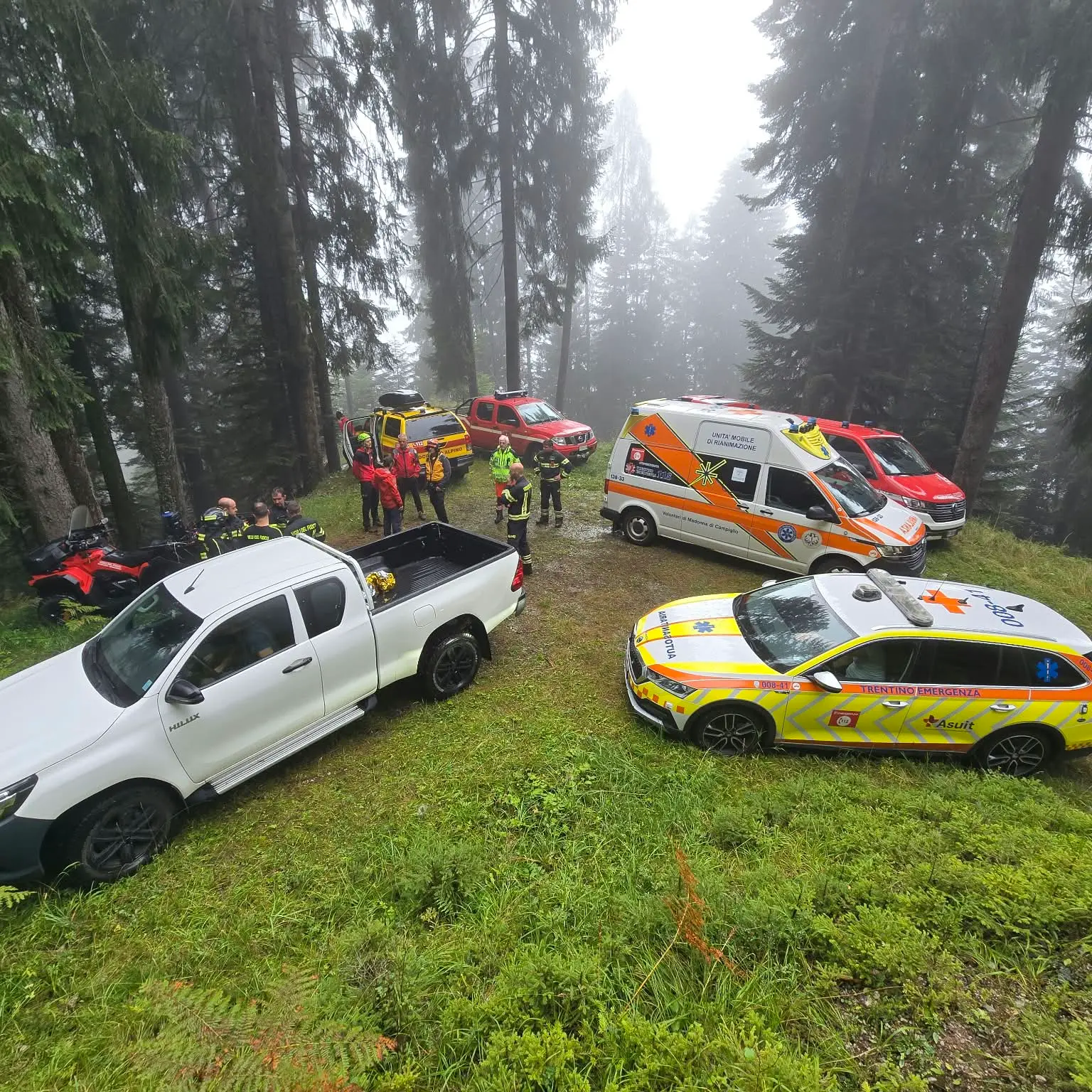Ruzzola per 30 metri nel bosco a Massimeno: grave un cercatore di funghi