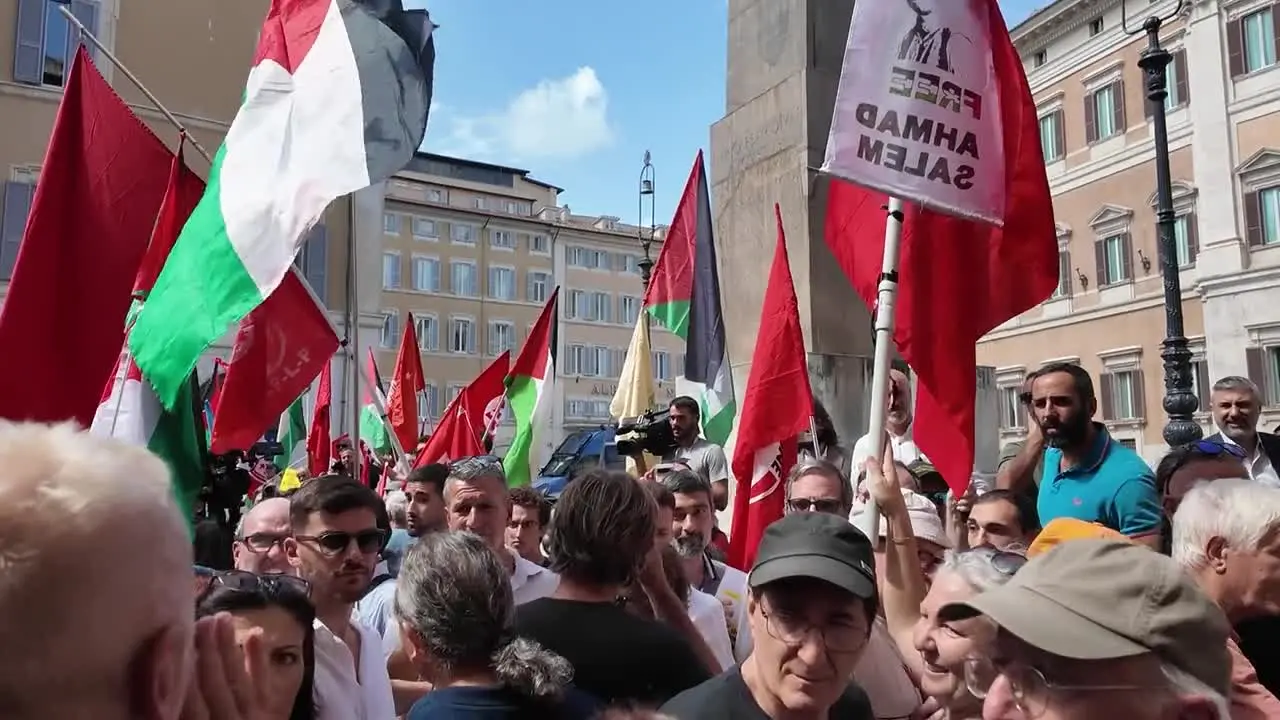 Ddl antisemitismo, anche manifestanti pro Hamas al corteo: cori e urla contro gli organizzatori