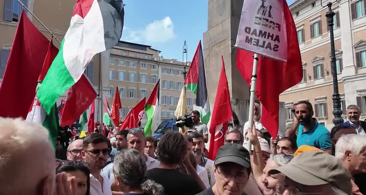 Ddl antisemitismo, anche manifestanti pro Hamas al corteo: cori e urla contro gli organizzatori