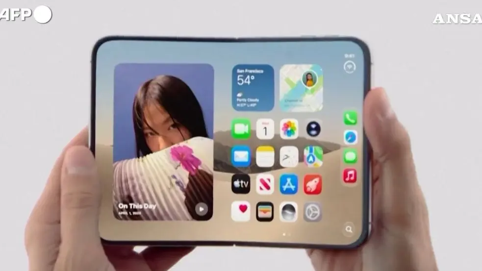 Apple lancia iPhone Duo, il melafonino pieghevole