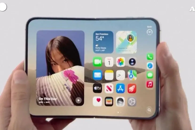 Apple lancia iPhone Duo, il melafonino pieghevole