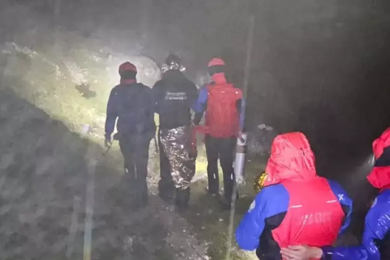 Si perdono durante il nubifragio: due escursionisti salvati dal Soccorso alpino
