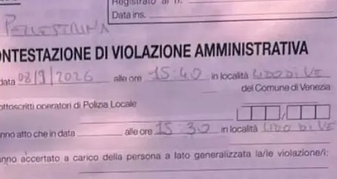 Bestemmia in strada davanti ai vigili: 22enne multato per 102 euro
