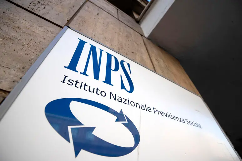 Certificato di malattia, la svolta dell’Inps: tutelato anche il giorno prima della visita