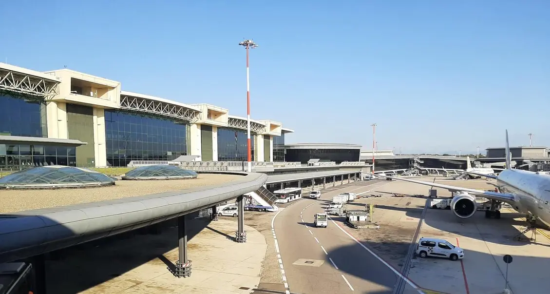 Malpensa, principio di incendio su un aereo: evacuati 146 passeggeri