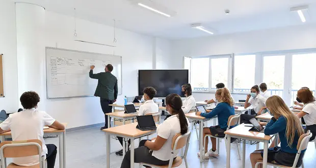 Scuola, muro delle minoranze sul ddl carenze: restano 550 ordini del giorno