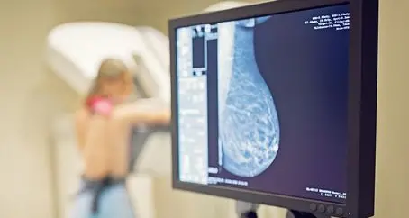 Abusi durante gli screening al seno: medico 69enne ai domiciliari
