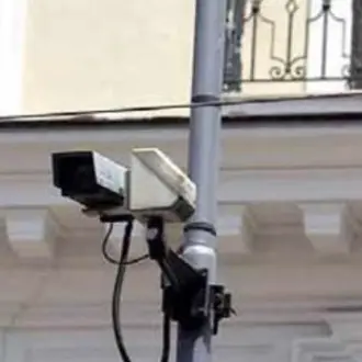 Denuncia tra vicini per la telecamera che viola la privacy