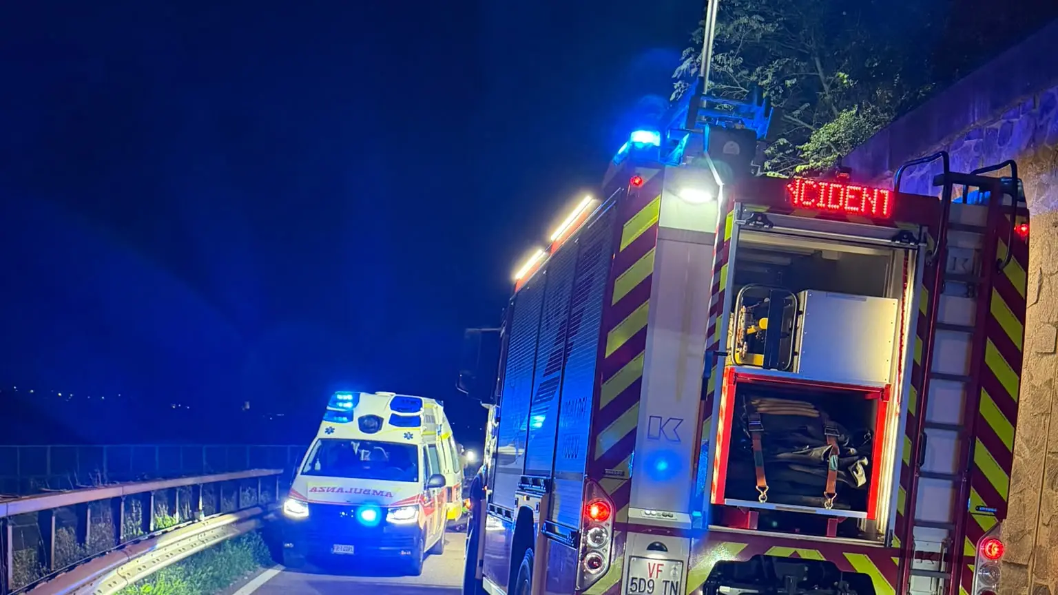 Predaia, schianto tra auto e moto a Segno: muore un ventenne del posto