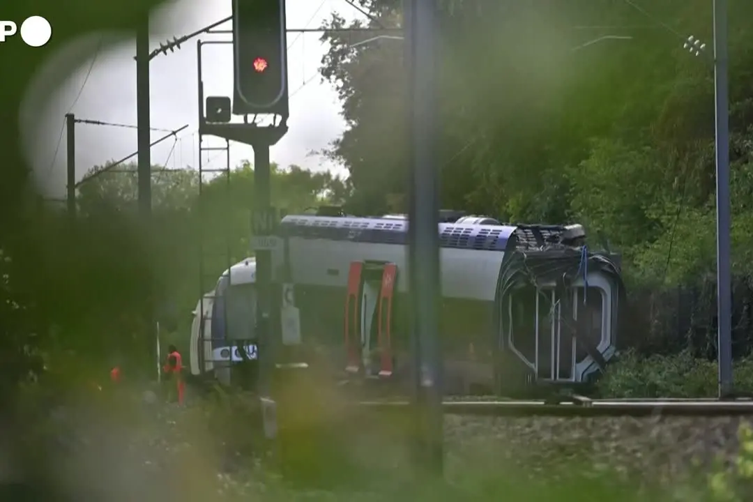 Treno deragliato in Francia, la polizia segue la pista del sabotaggio