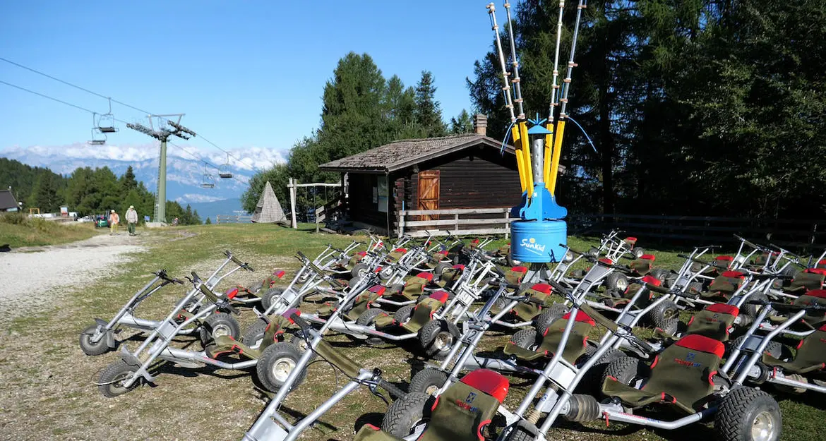 Panarotta, una discesa di 2,3 chilometri sui mountain cart: la nuova attrazione estiva