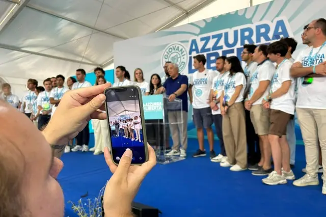 Tajani, 'vinceremo le elezioni, altro che campo stretto o largo'