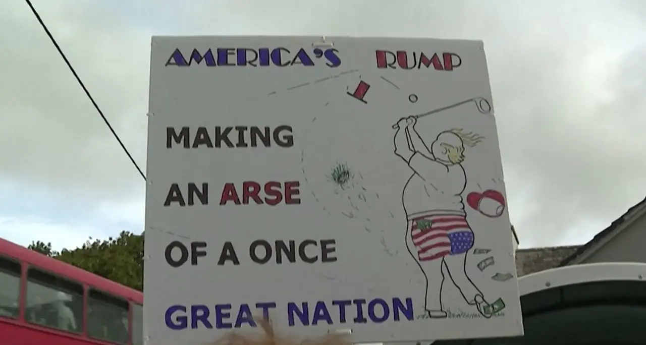 Irlanda, Trump all'Amgen Irish Open fra sostenitori e contestatori