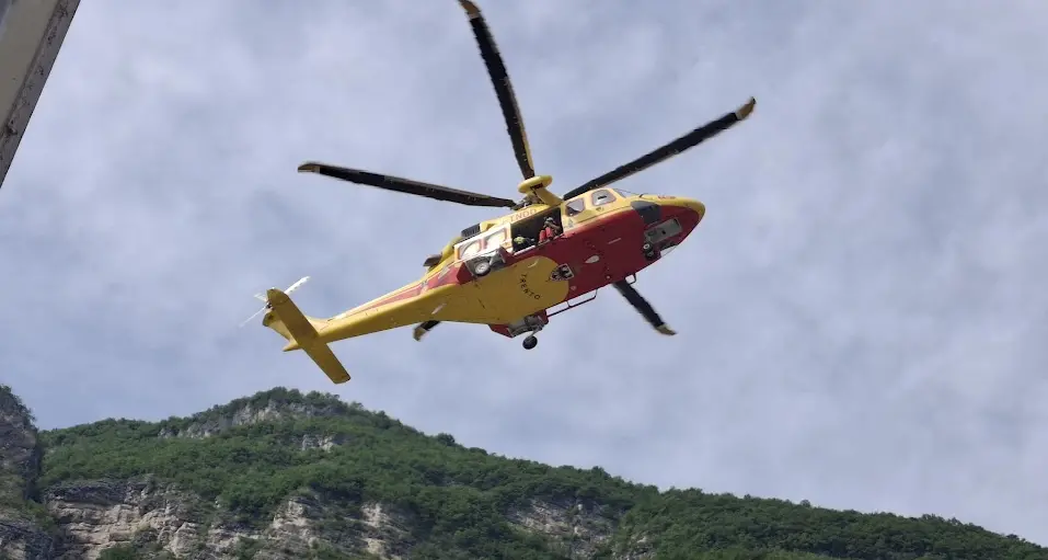 Predaia, agricoltore schiacciato dal trattore: grave un uomo di 59 anni