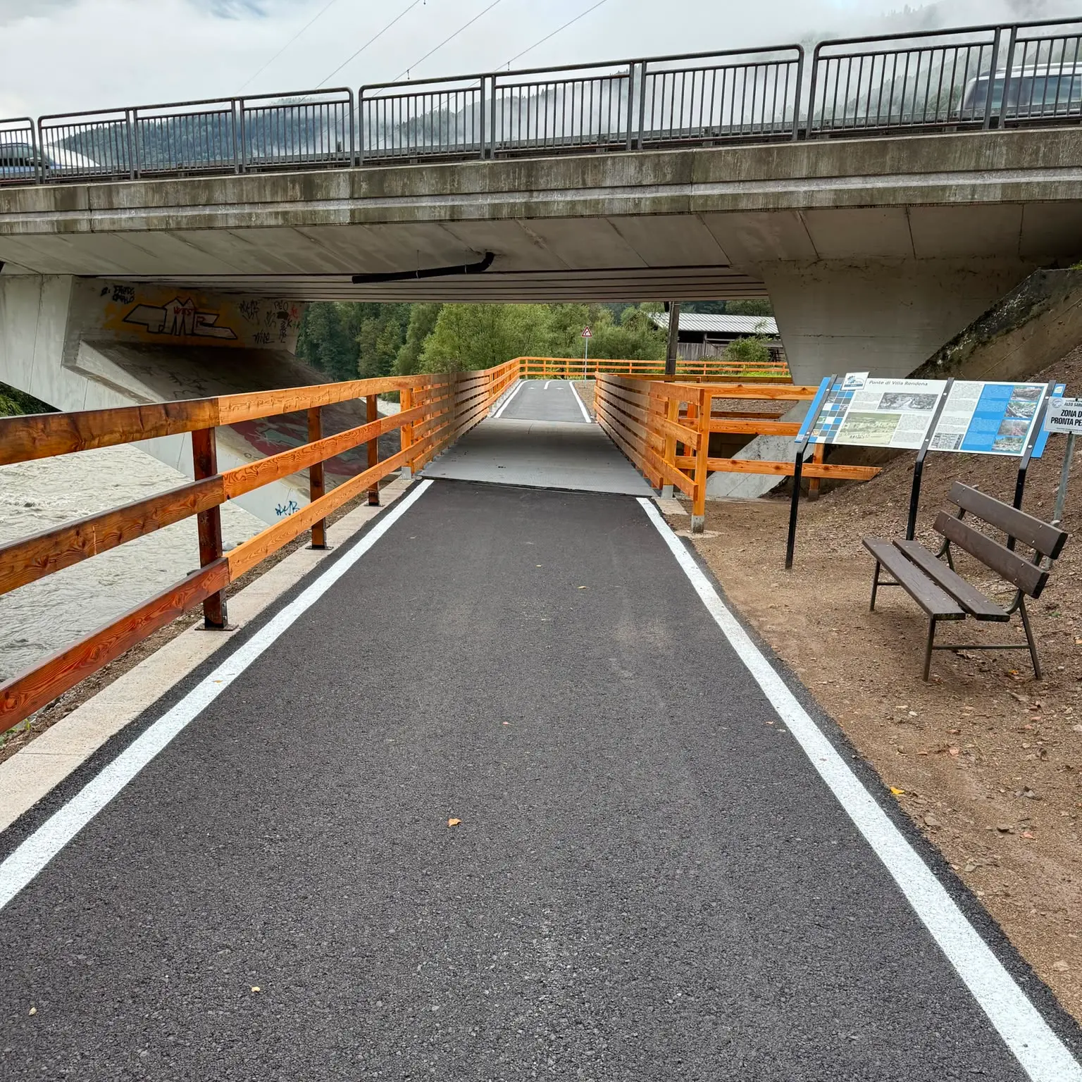 Ciclovia dei fiori, completato il nuovo tratto sotto il ponte di Villa Rendena