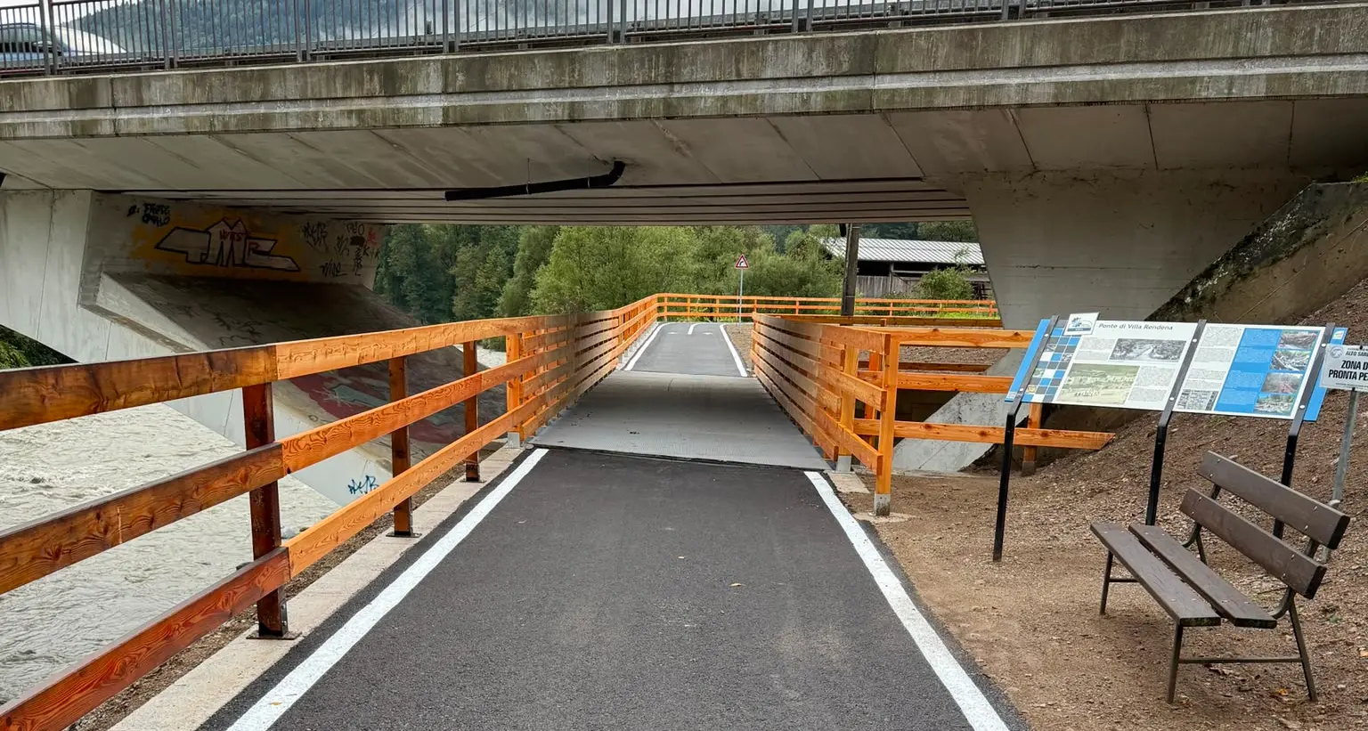 Ciclovia dei fiori, completato il nuovo tratto sotto il ponte di Villa Rendena