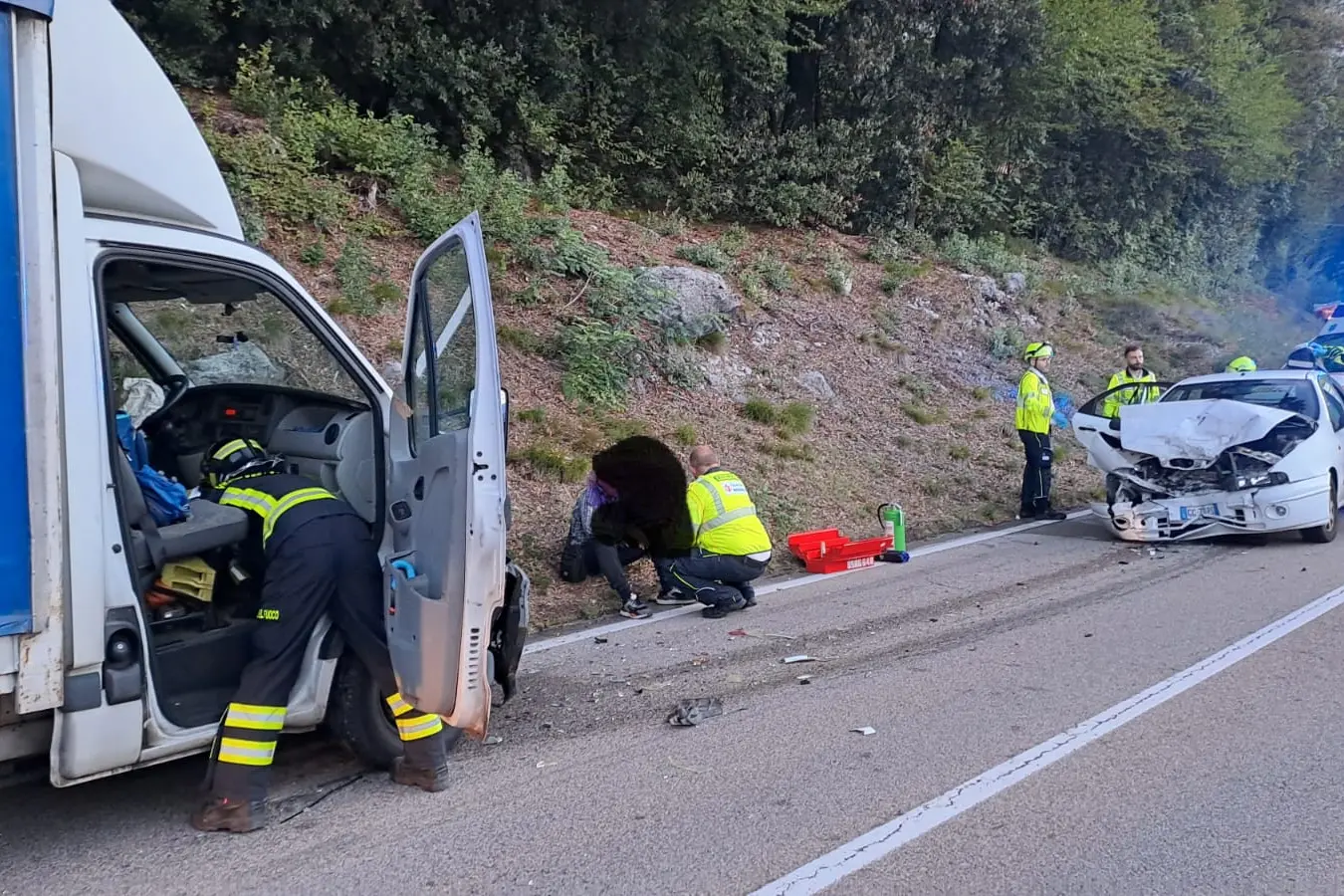 Frontale sulla Gardesana dopo Castel Toblino: due feriti e traffico in tilt