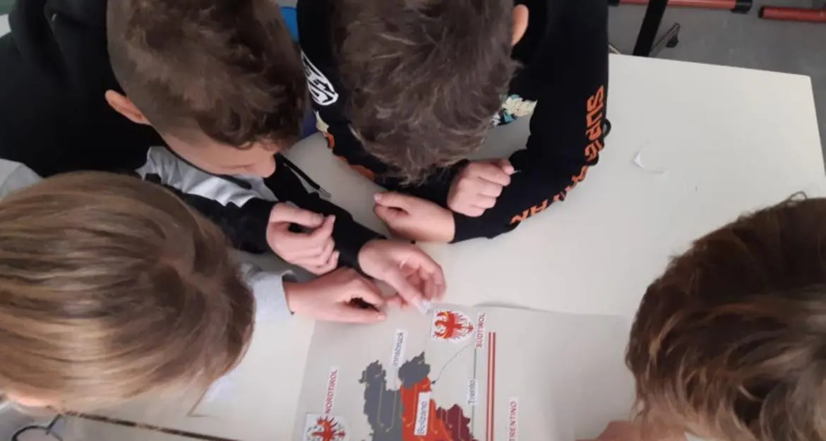 Imparare l’Euregio giocando: dalle sfide in classe ai gemellaggi tra scuole