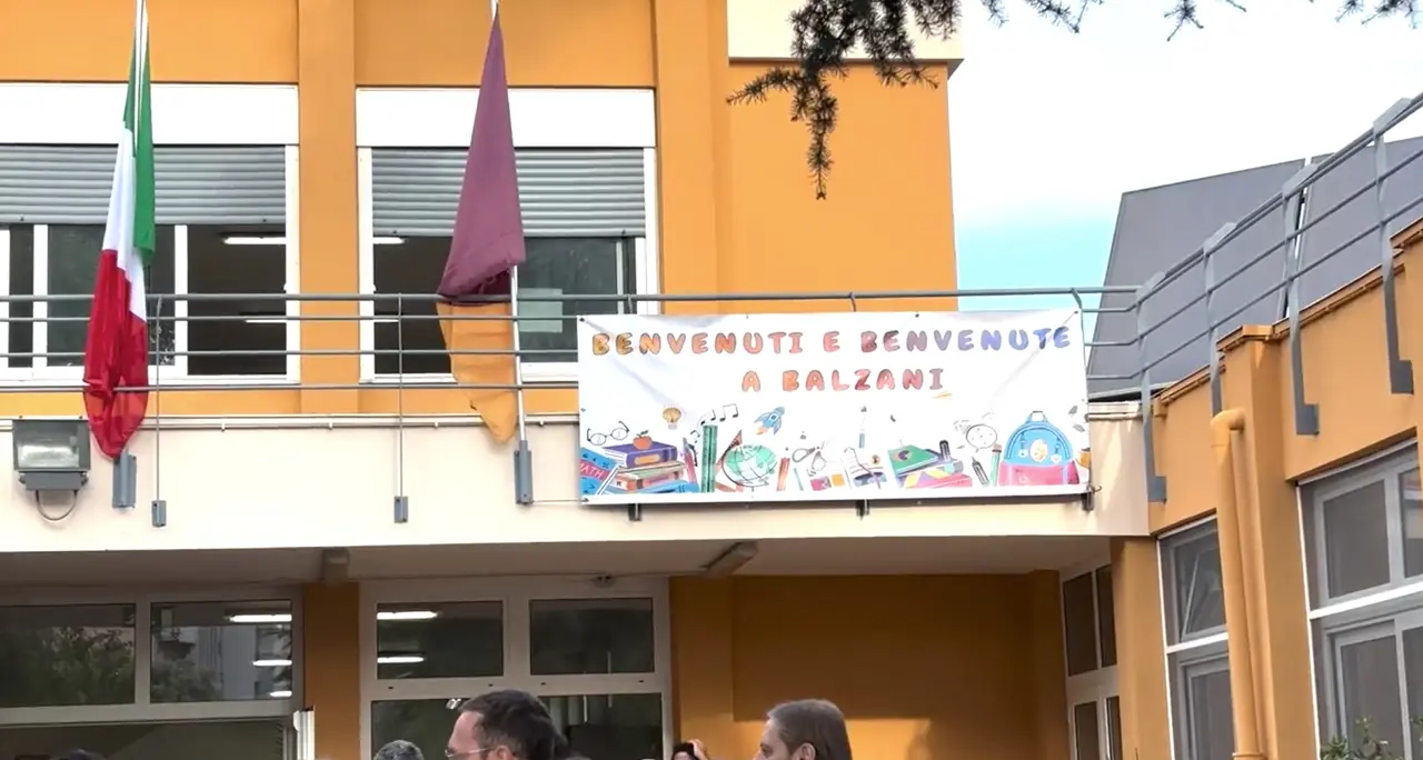 A Roma riapre la scuola colpita dall'esplosione, Gualtieri: 'Promessa mantenuta'
