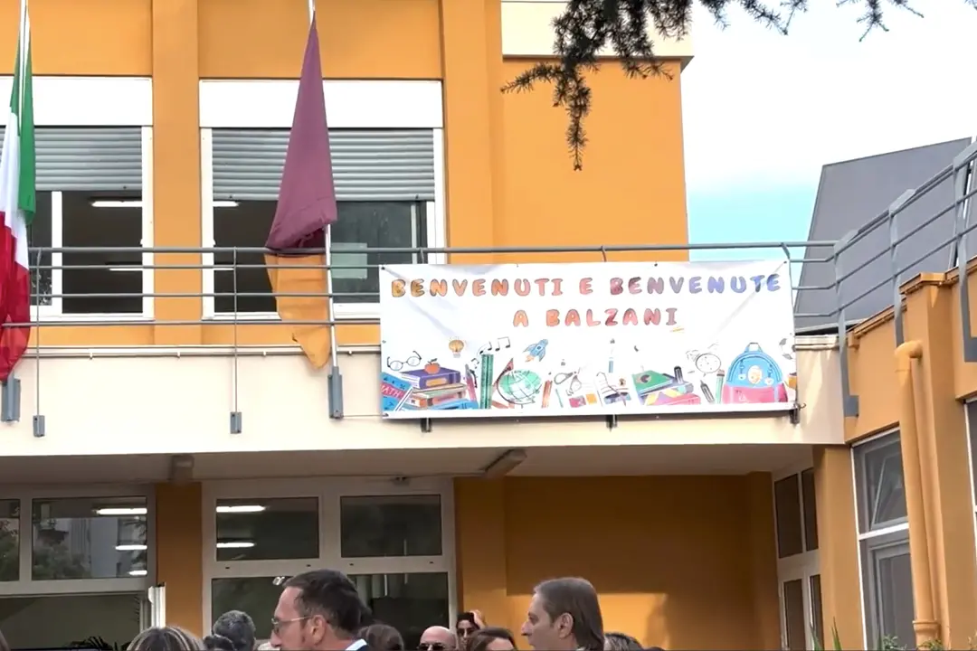 A Roma riapre la scuola colpita dall'esplosione, Gualtieri: 'Promessa mantenuta'