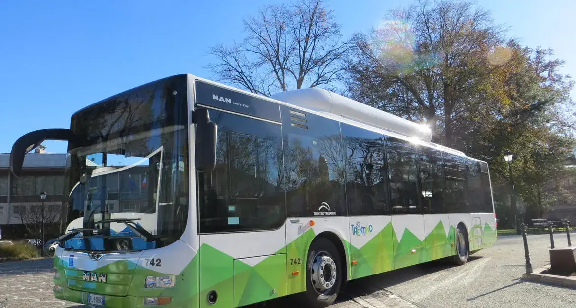 Trasporto pubblico, Calzà chiede una svolta: «Non basta trovare posto, bisogna arrivare in orario»
