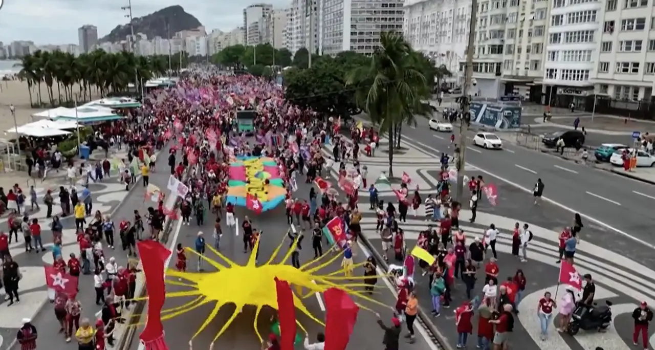 Brasile, Lula mobilita la base a tre settimane dalle elezioni