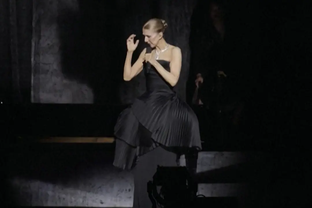 Parigi, il ritorno sul palco di Celine Dion dopo sei anni di assenza