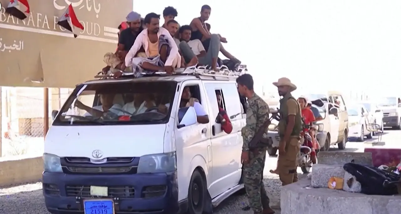 Yemen, l'offensiva degli Houthi spinge migliaia di sfollati verso Gibuti e Aden