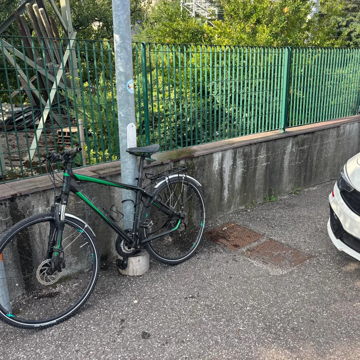 Trento, scontro auto-bici in via della Canova: ferito un 52enne