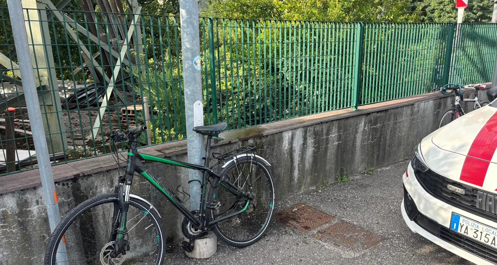 Trento, scontro auto-bici in via della Canova: ferito un 52enne