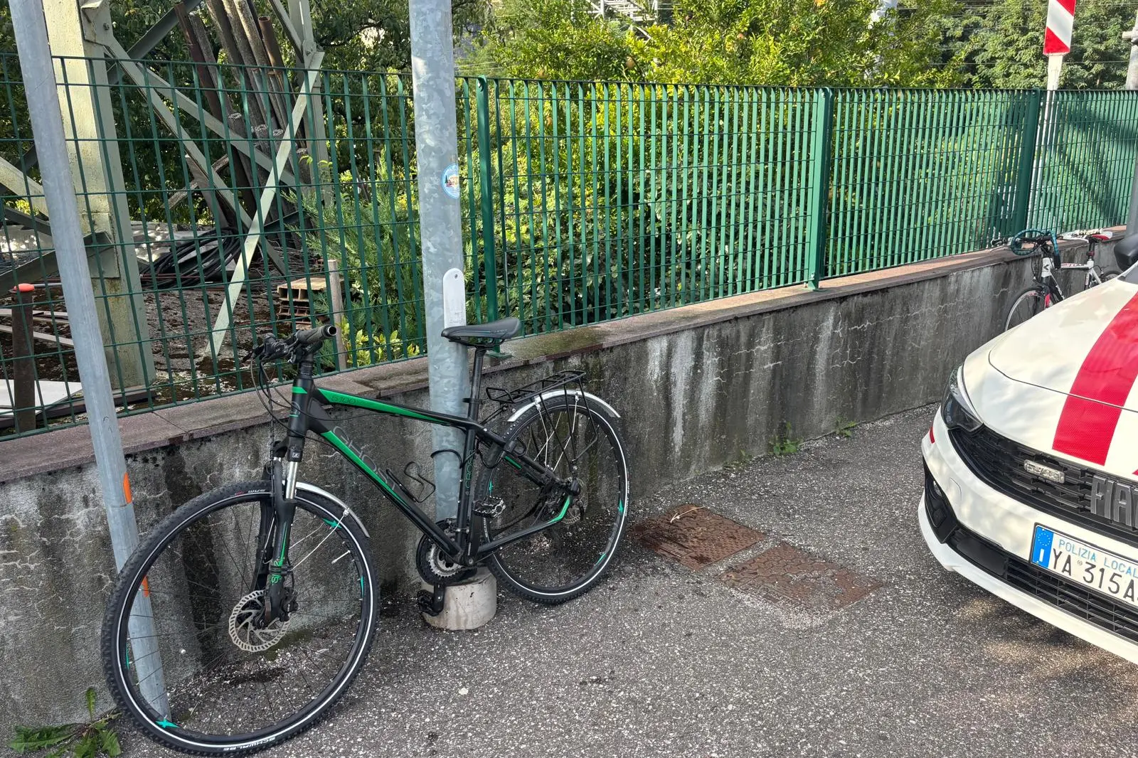 Trento, scontro auto-bici in via della Canova: ferito un 52enne