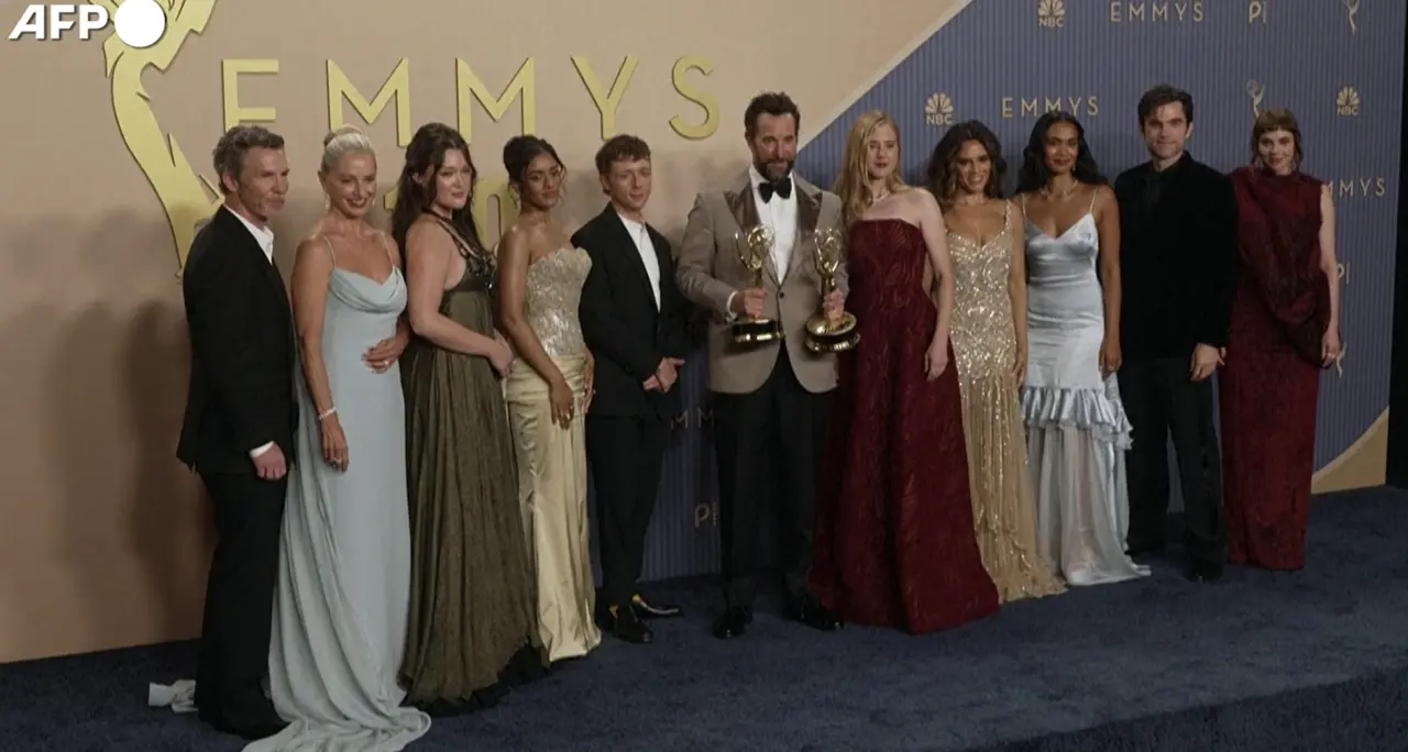 Emmy 2026, vincono 'Widow's Bay' e 'The Pitt'