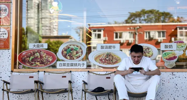 Cina, le vendite al dettaglio deludono ma la produzione industriale è in buona forma