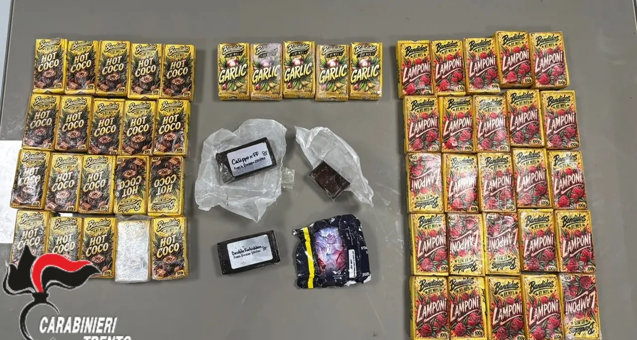 Alto Garda, oltre 5 chili di hashish nascosti nell’auto: due arrestati