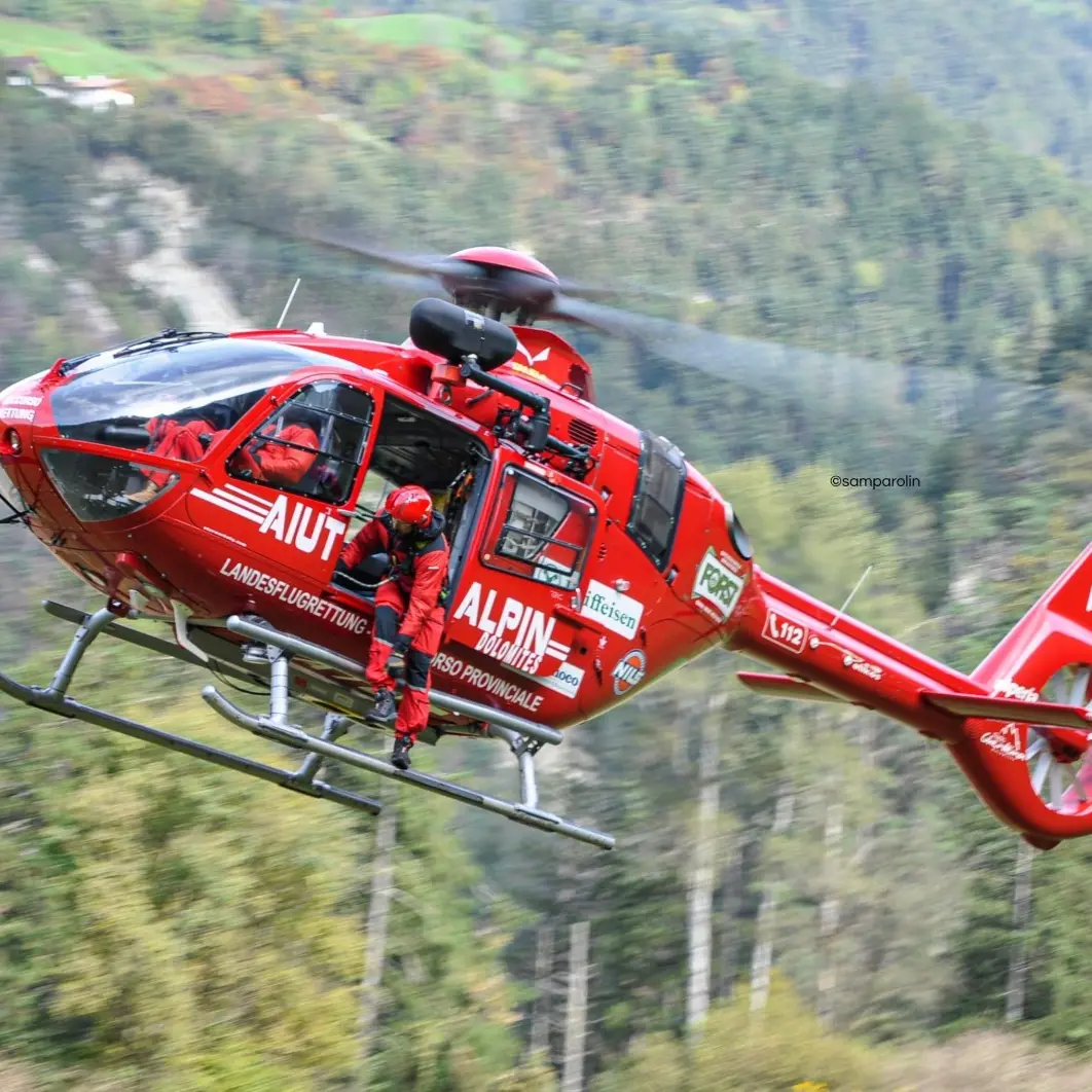 Campitello di Fassa, colpita da un sasso in parete: alpinista ferita al volto