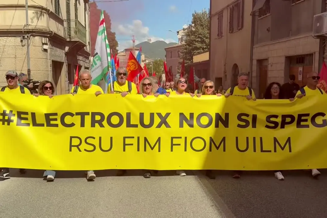 Corteo a Cerreto d'Esi contro il piano Electrolux, in piazza lavoratori e istituzioni