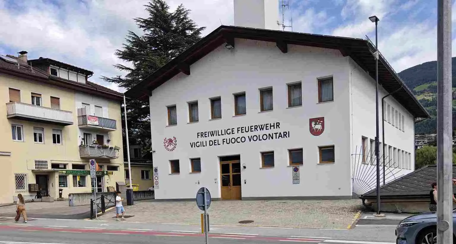 Tragedia a Bressanone, morta la 92enne investita vicino alla caserma dei vigili del fuoco