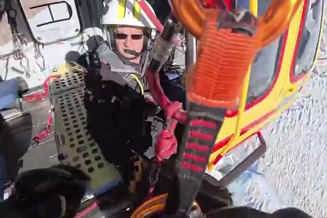 Alpinista in un crepaccio sul Monte Rosa, recuperato con compagno ferito