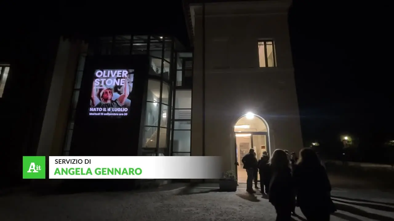 \"Un regalo inaspettato: Oliver Stone festeggia gli 80 anni a Roma\"