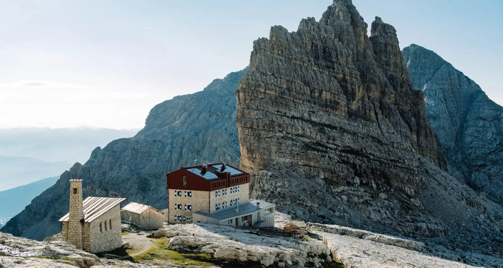 Dolomiti di Brenta, il nuovo rifugio Pedrotti alla Tosa apre le porte dopo due anni di lavori