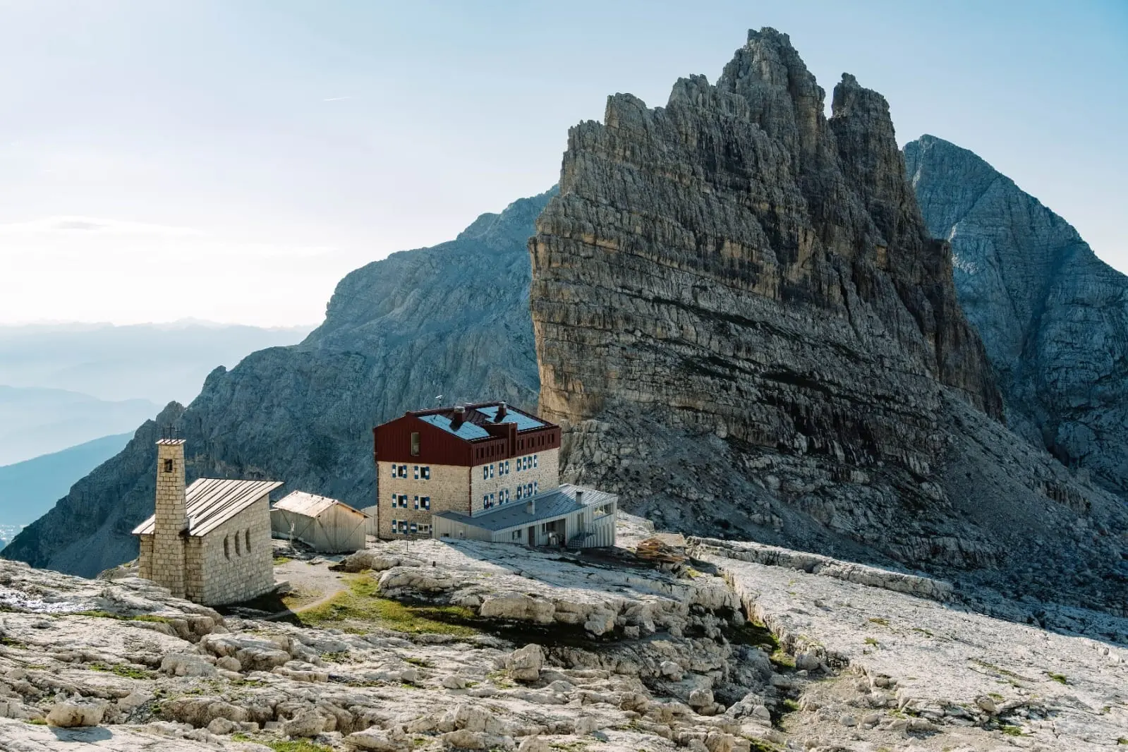 Dolomiti di Brenta, il nuovo rifugio Pedrotti alla Tosa apre le porte dopo due anni di lavori