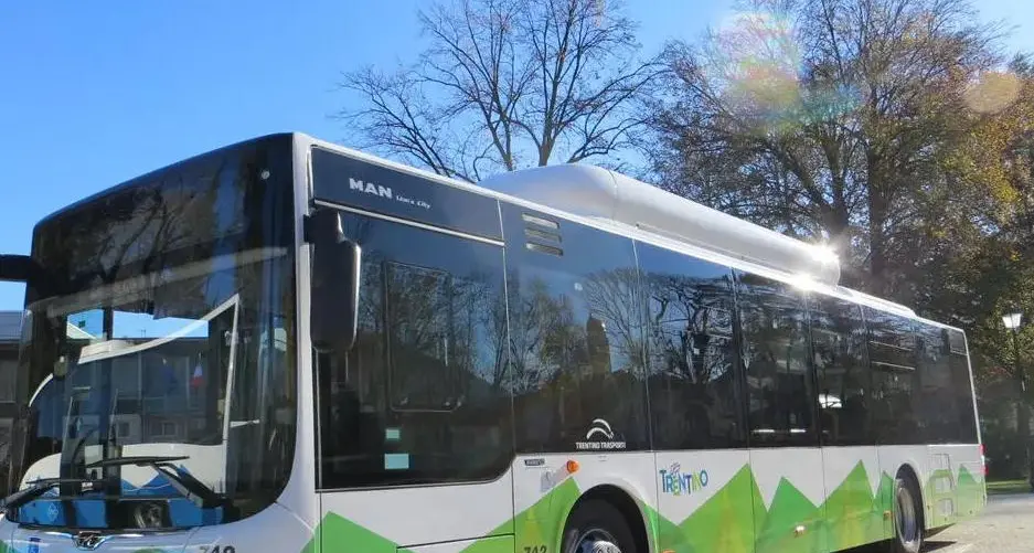 Via Cervara, la linea 10 resta deviata: la nuova viabilità mette in difficoltà gli autobus