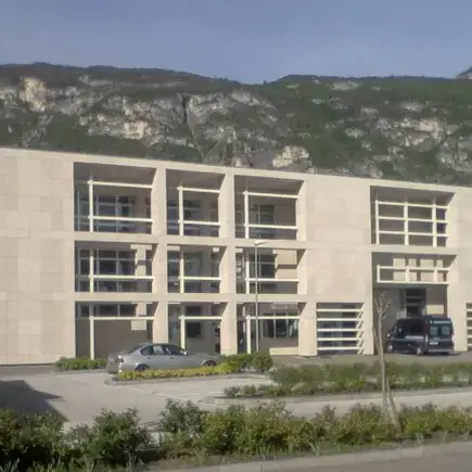 Carcere di Trento, 440 detenuti per una struttura da 240: «Sovraffollamento oltre le capacità»