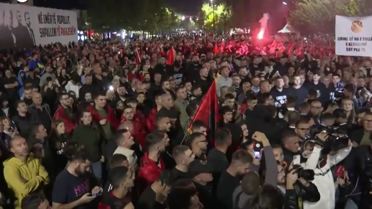 Kosovo, ancora proteste contro la condanna di Thaci per crimini di guerra