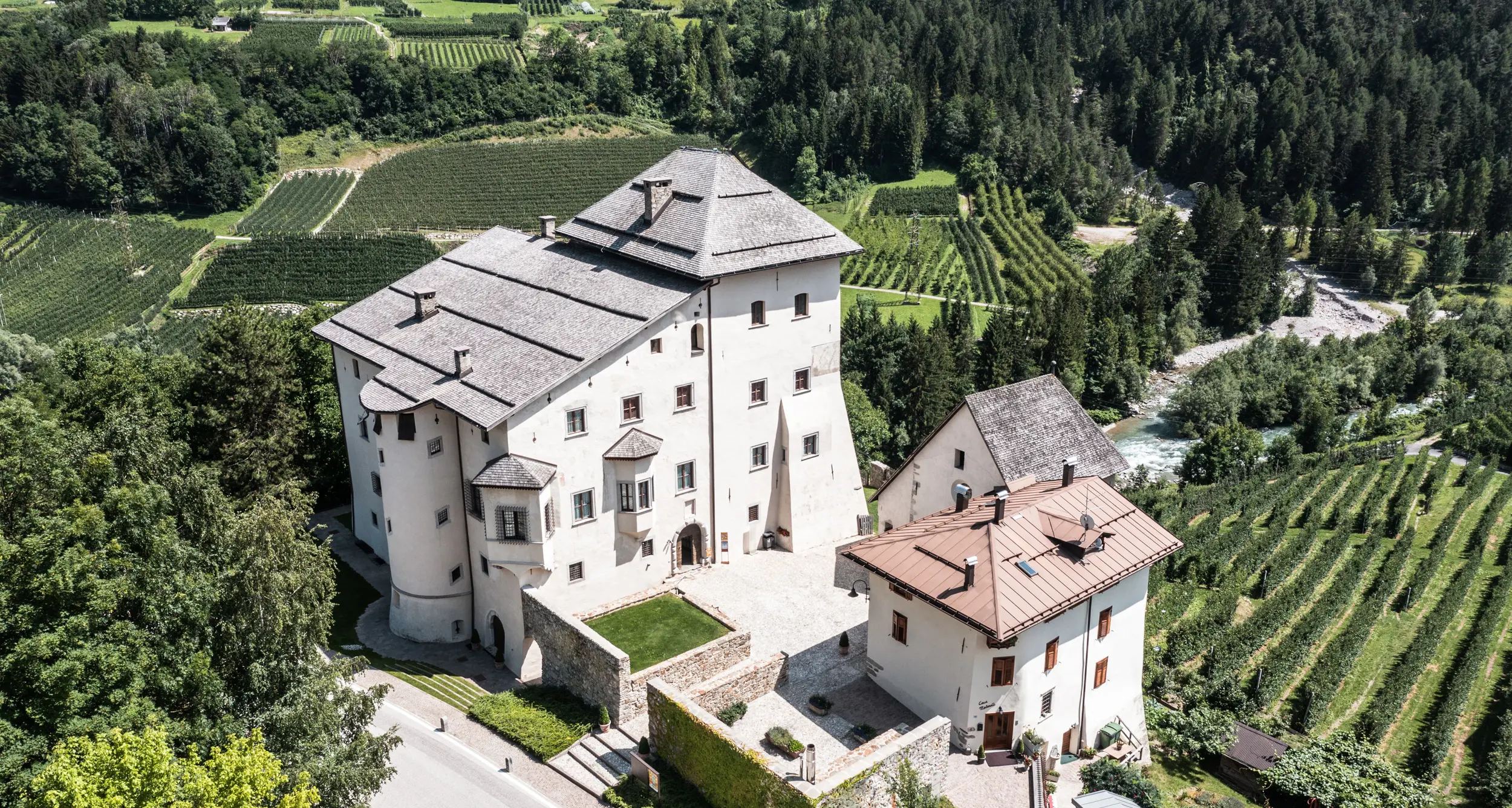 Decima asta dei formaggi di malga a Castel Caldes