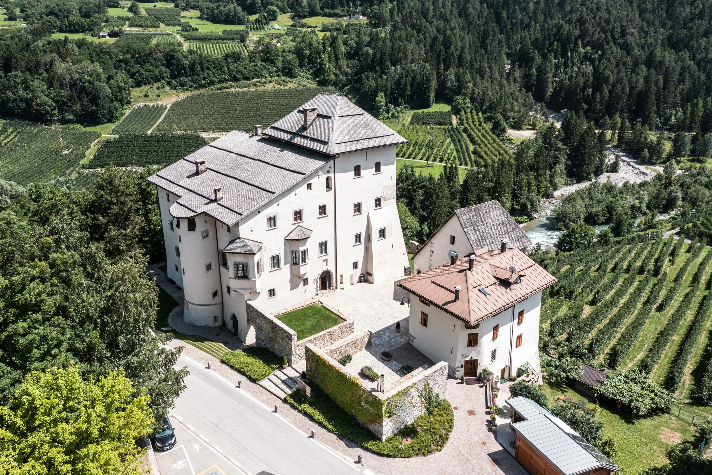 Decima asta dei formaggi di malga a Castel Caldes