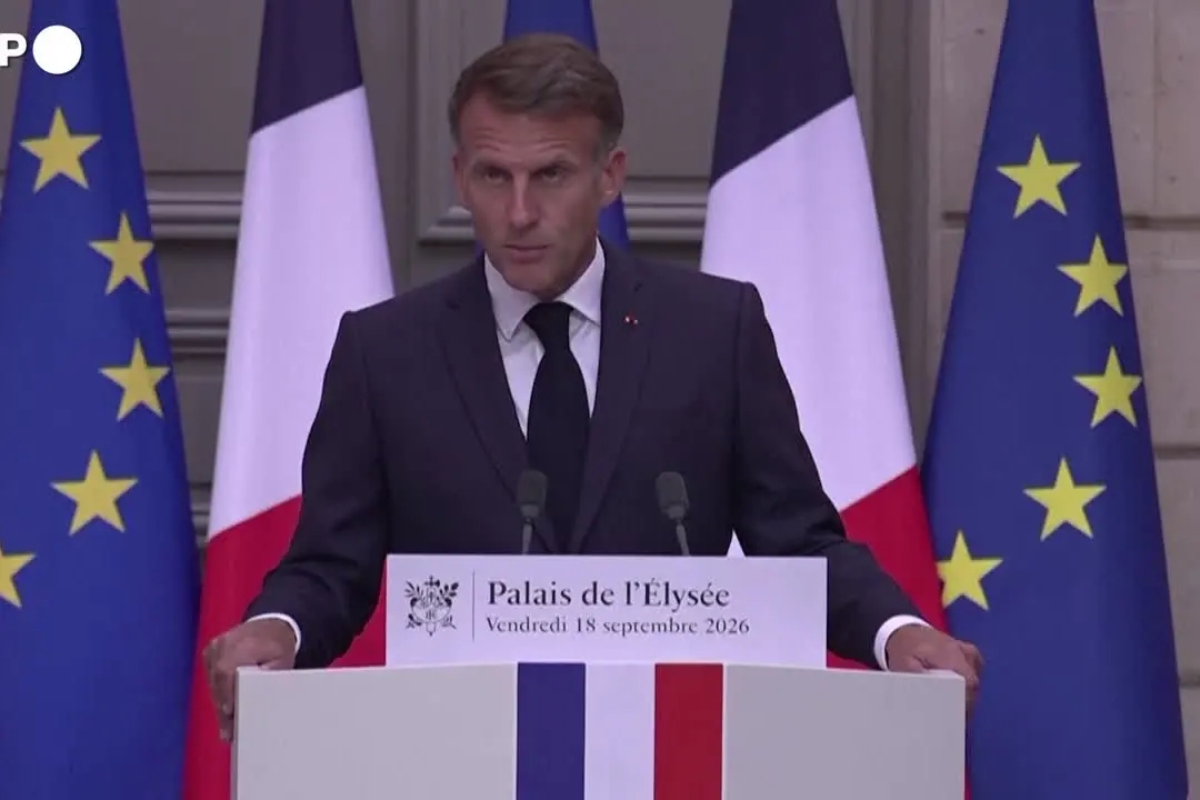 Macron: \"Serve un piano per proteggere le infrastrutture critiche dagli attacchi ibridi russi\"