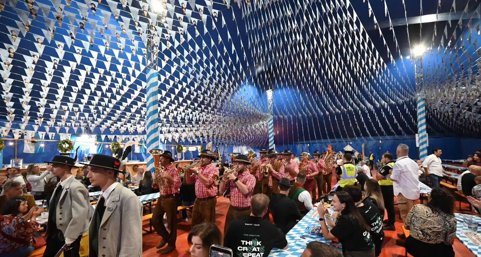Oktoberfest Trento al via: festa, musica e tradizione bavarese (Foto Panato)