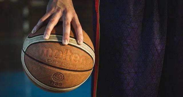 Piazza Venezia, rinasce il campetto da basket: inaugurazione con i campioni dell’Aquila