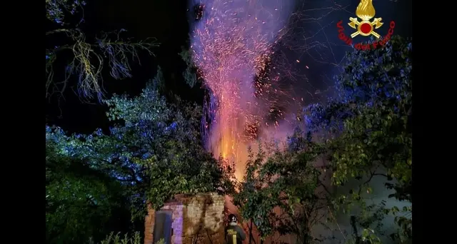 Due incendi e caduta albero a Monteriggioni a causa dei fulmini